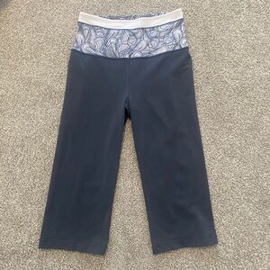 Lululemon Reversible Groove Crop Pants Pattern Wide Flare Leg‎ Capri Yoga Size 4
